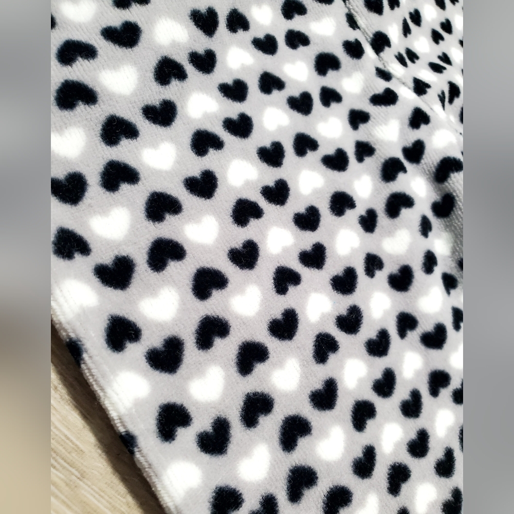Off-White Terry Velour Tunic with Black and White Heart Print Leggings Size 6-9M - Picture 8 of 9